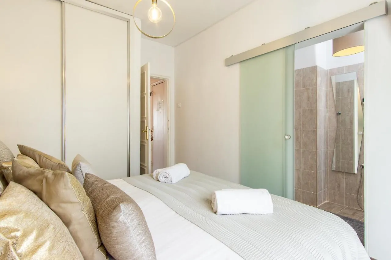 Gaze Out At The City In A Retro-Chic Getaway Lisboa 0*,