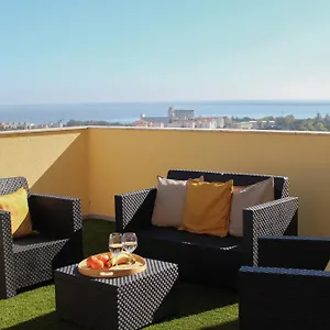 Appartement One Bedroom With Stunning River Views And Private Rooftop!, Lisboa