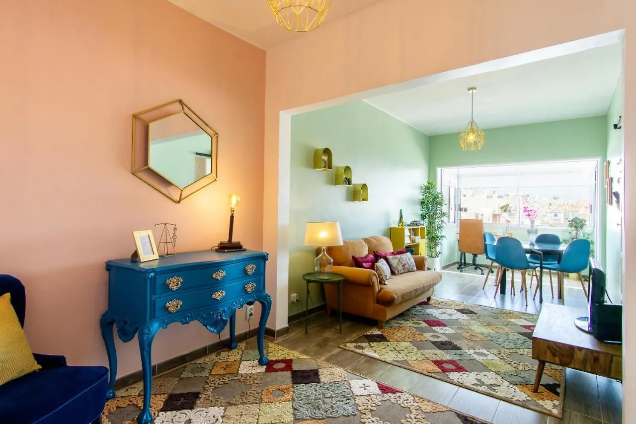 Gaze Out At The City In A Retro-Chic Getaway Lizbona Apartament